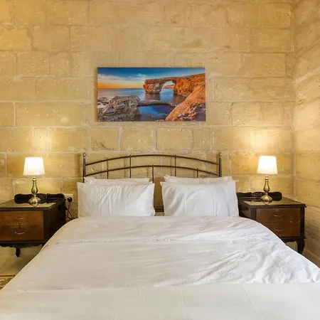 Authentic 2br House Of Character With Terrace By 360 Estates * Naxxar
