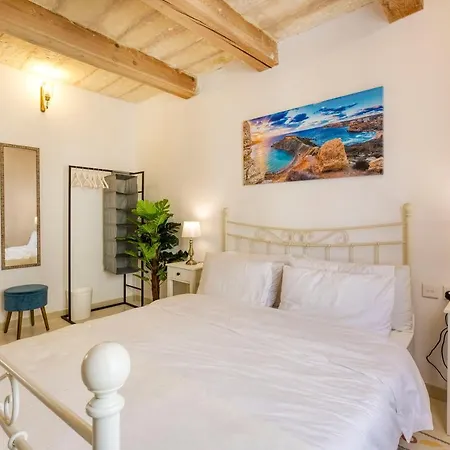 Authentic 2br House Of Character With Terrace By 360 Estates * Naxxar