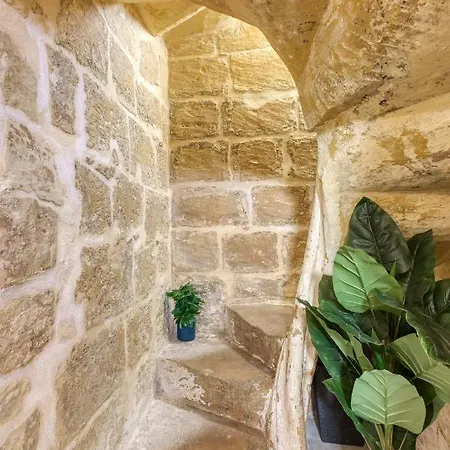 Apartment Authentic 2br House Of Character With Terrace By 360 Estates Naxxar